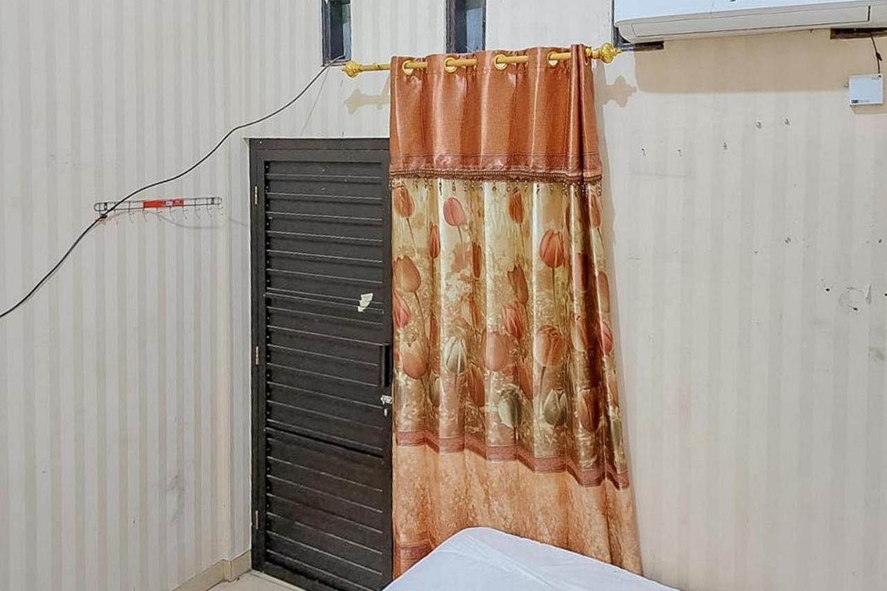 Icha Homestay Near Terminal Purabaya Madiun Exterior foto