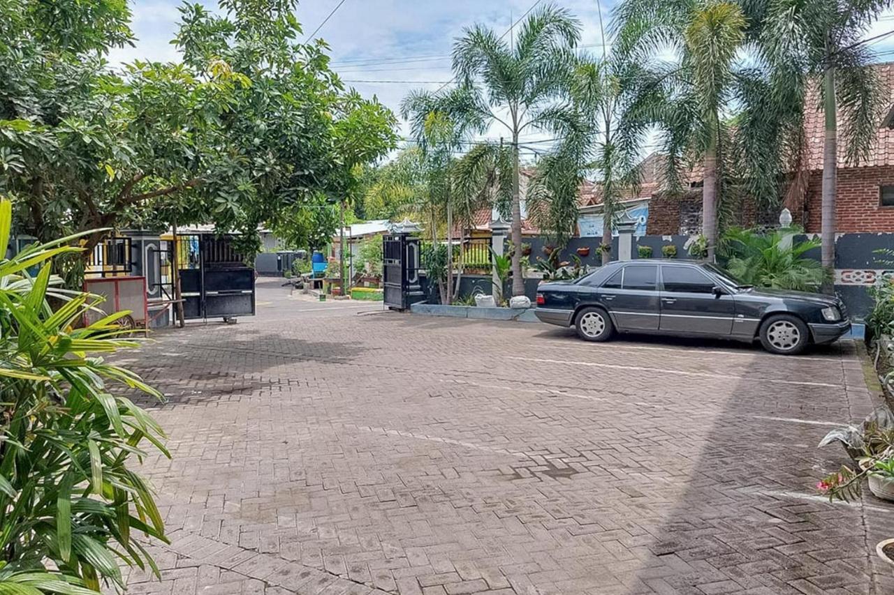 Icha Homestay Near Terminal Purabaya Madiun Exterior foto